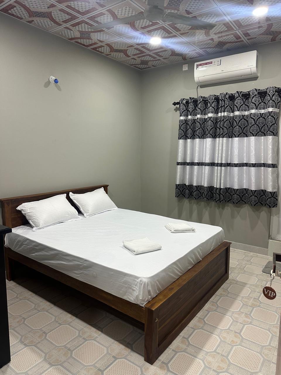 AC Room White
